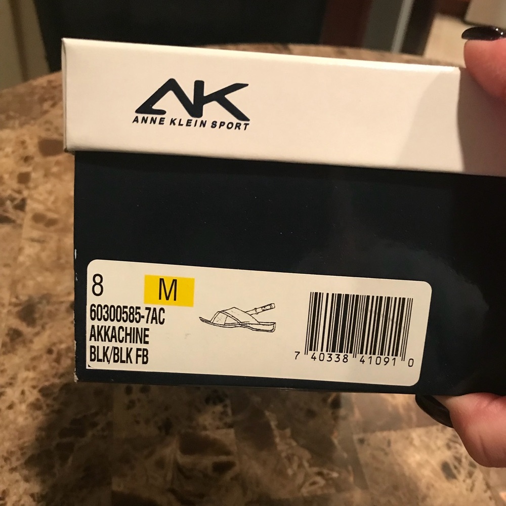 Anne Klein Size 8 Sandals